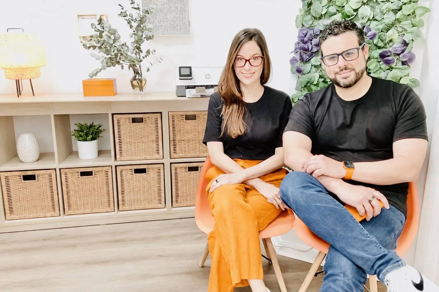 Lucy y Fernando, cofundadores de The FIT Way, en la oficina de Lakeland